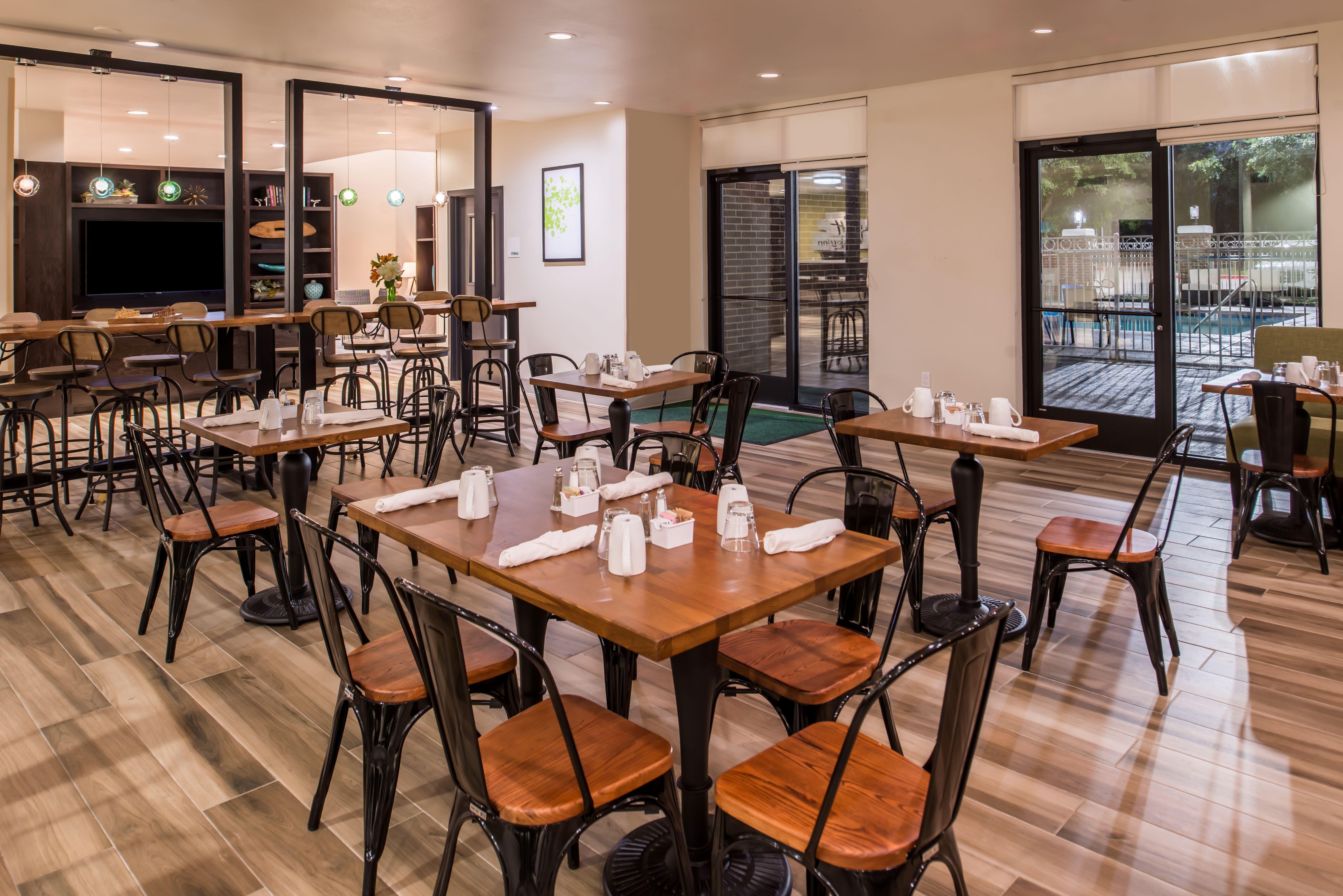 Holiday Inn And Suites Addison By Ihg Exteriör bild