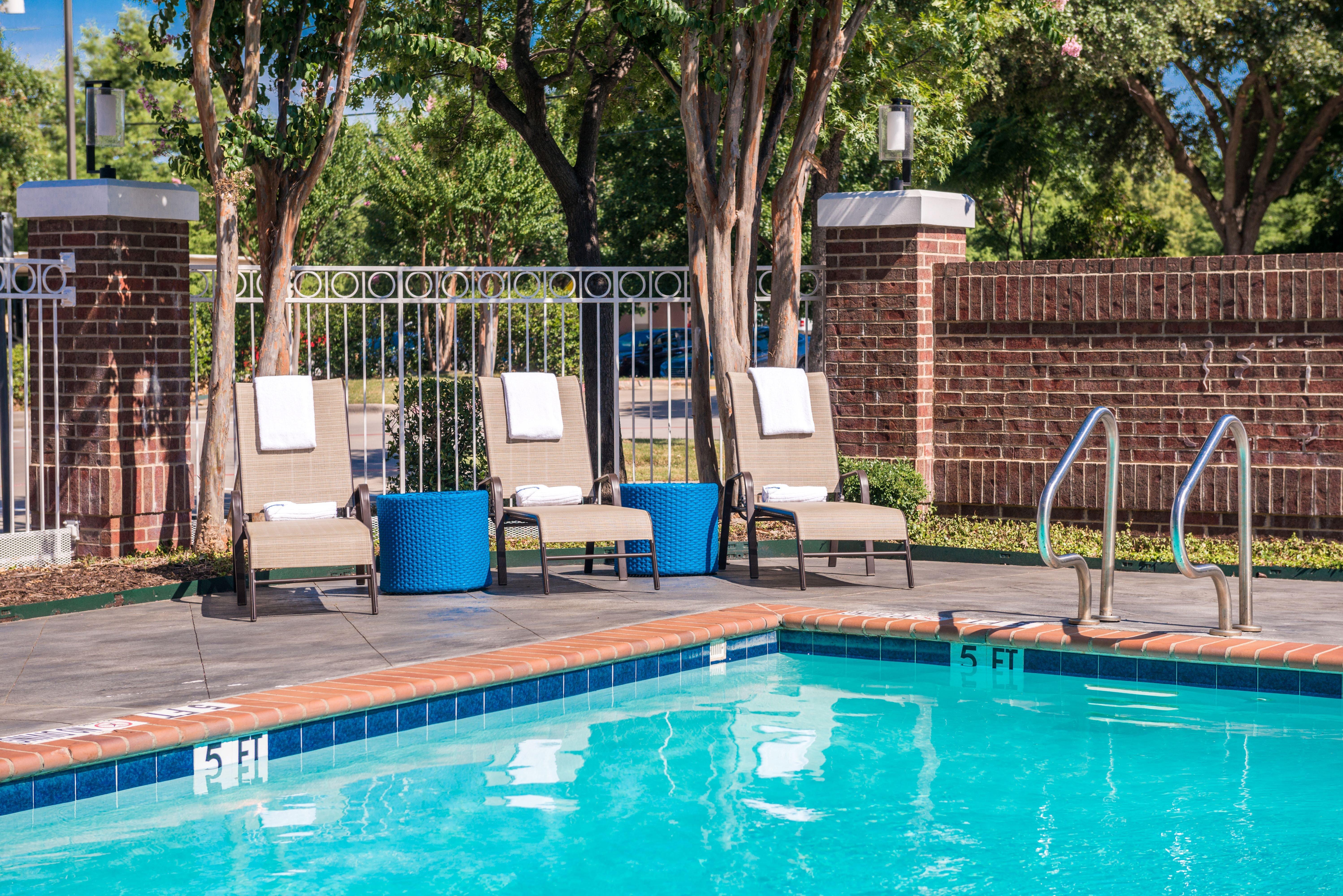 Holiday Inn And Suites Addison By Ihg Exteriör bild